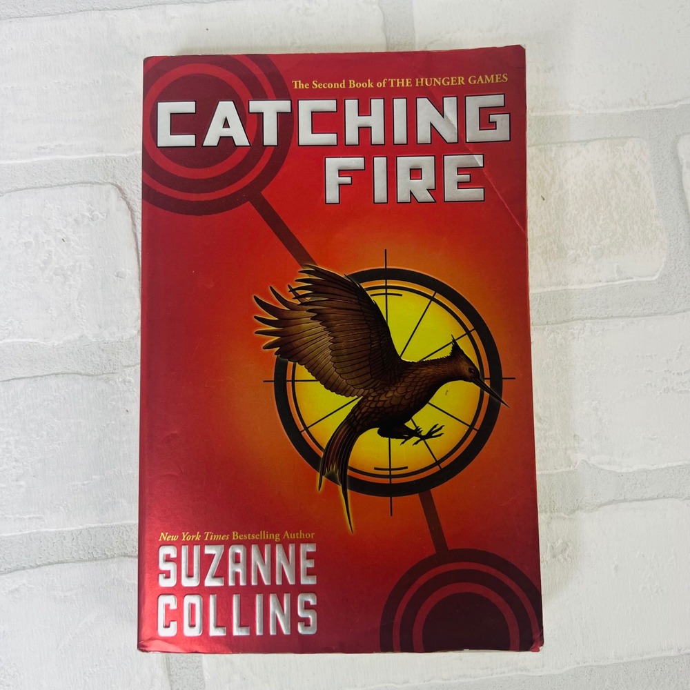 Catching Fire Suzanne Collins Hunger Games Book 2 Scholastic Paperback Red 2009